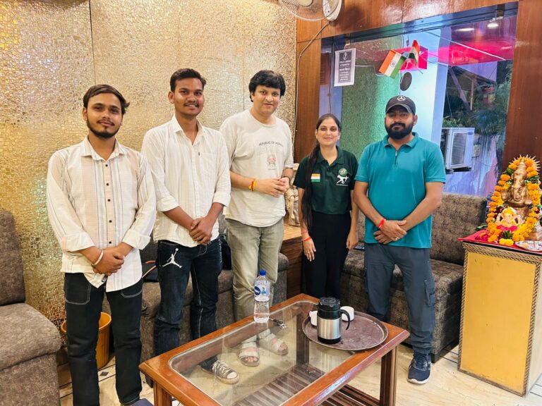 Robinhood Army in Gwalior: Serving Food, Spreading Hope, and Empowering Minds at SAMVAAD Connect, Gwalior